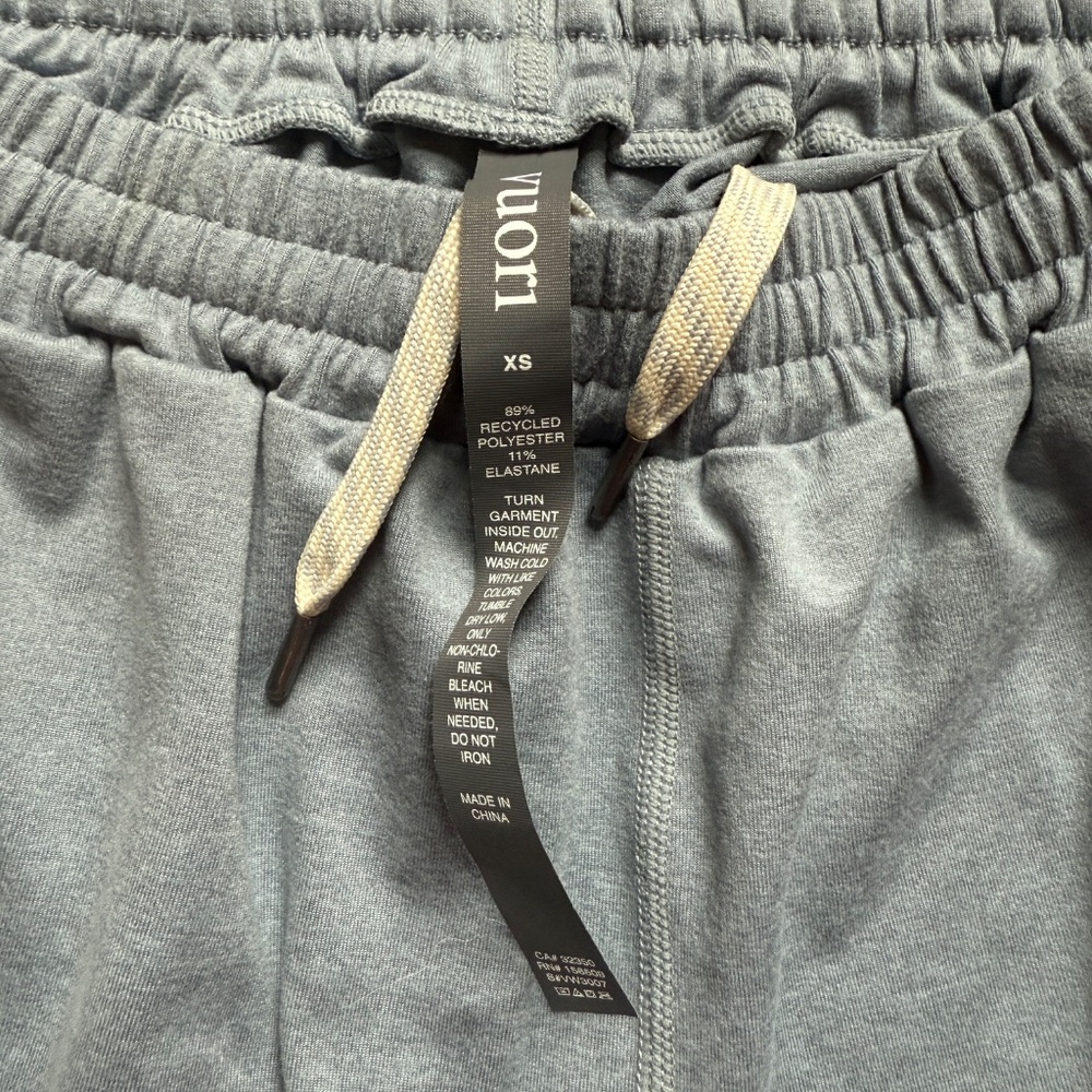 Vuori Shorts Size XS, Stone Grey - Picture 3 of 4
